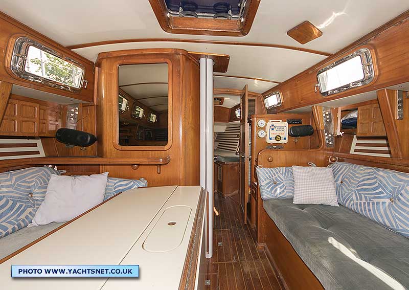 Saloon forward